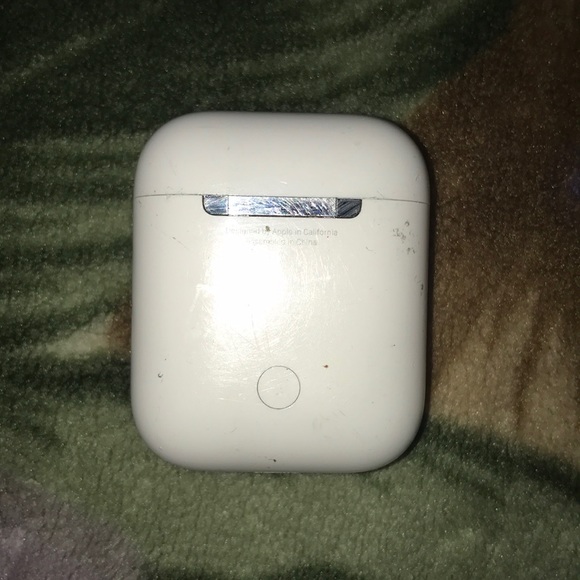 AirPods - Picture 3 of 4